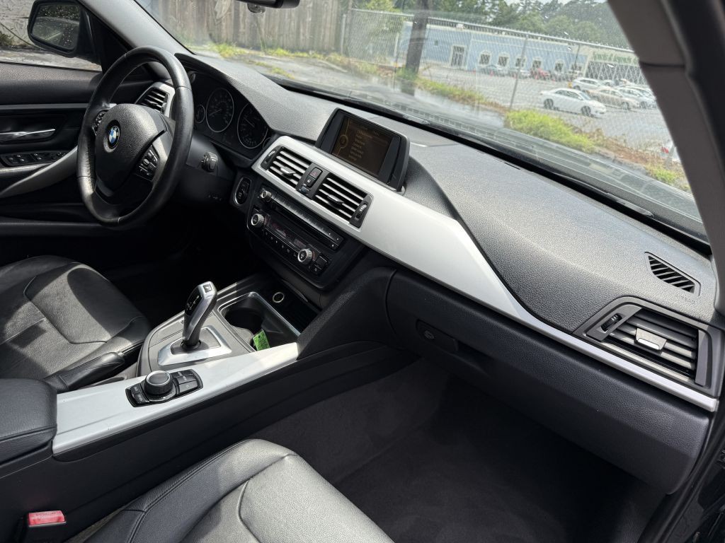 2012 BMW 3 Series Image 15