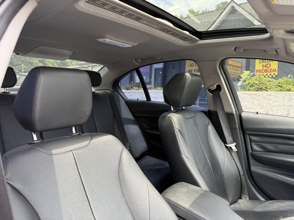 2012 BMW 3 Series Image 16