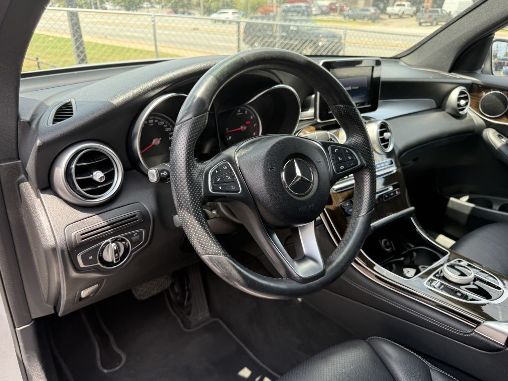 2017 Mercedes-Benz GLC-Class Image 9