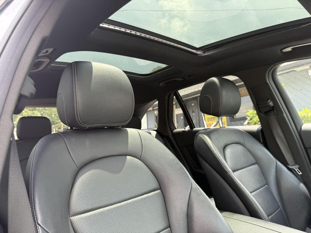 2017 Mercedes-Benz GLC-Class Image 16