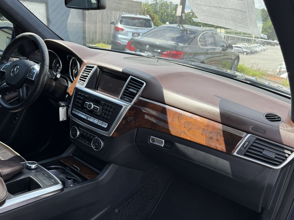 2014 Mercedes-Benz GL-Class Image 18