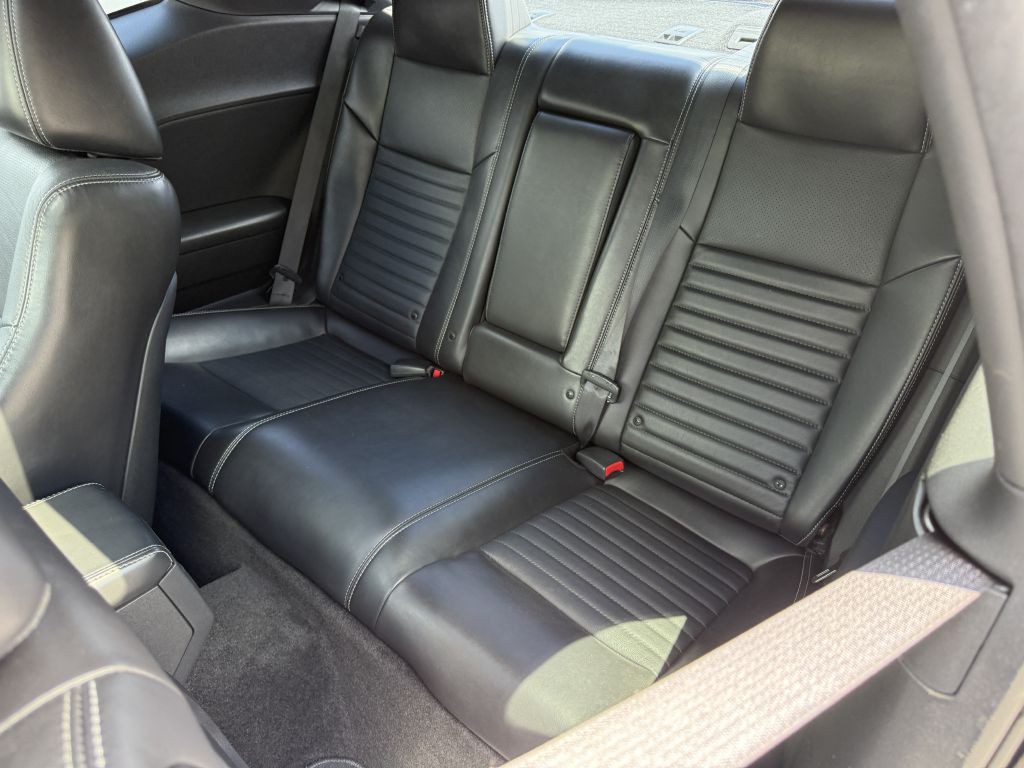 2012 Dodge Challenger Image 10