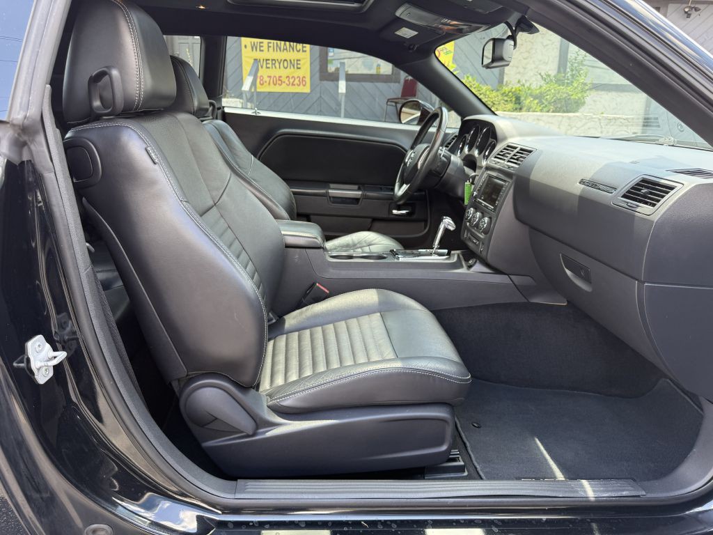2012 Dodge Challenger Image 12