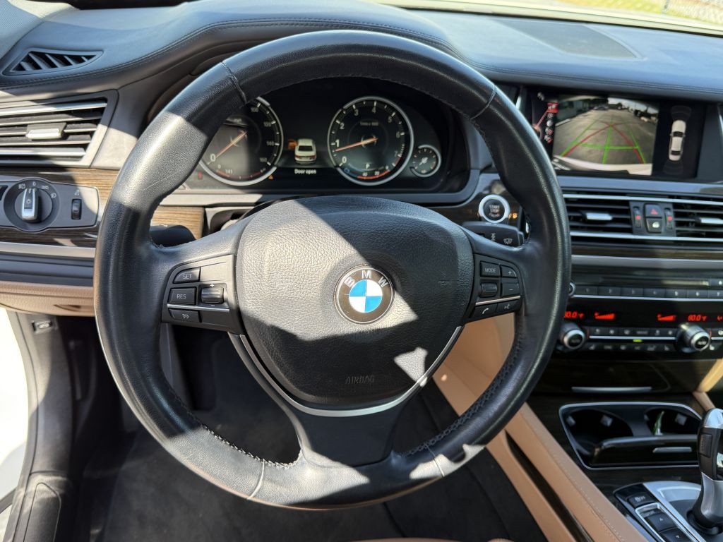 2015 BMW 7 Series Image 8