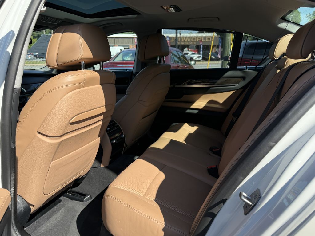2015 BMW 7 Series Image 11