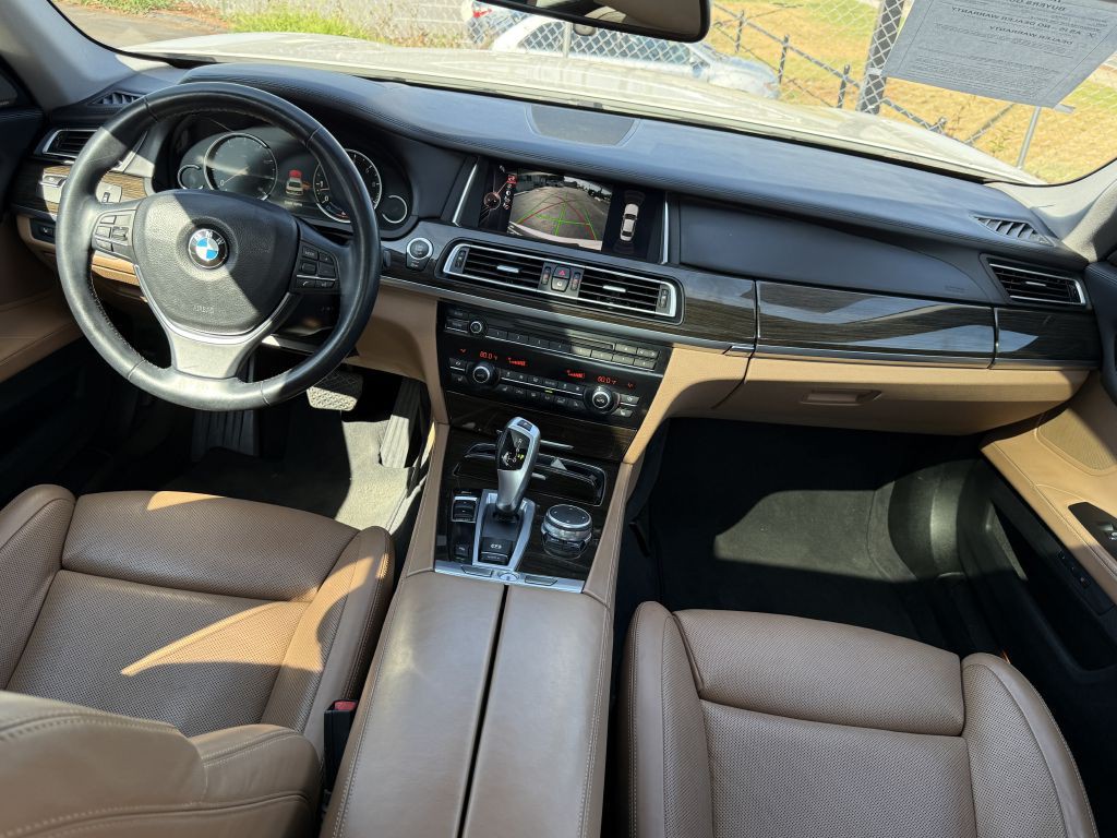 2015 BMW 7 Series Image 14
