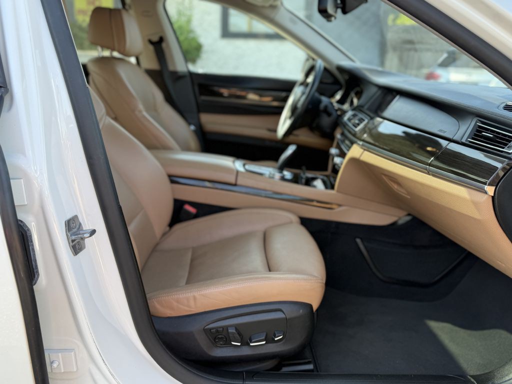 2015 BMW 7 Series Image 15