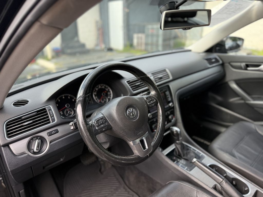 2014 Volkswagen Passat Image 8
