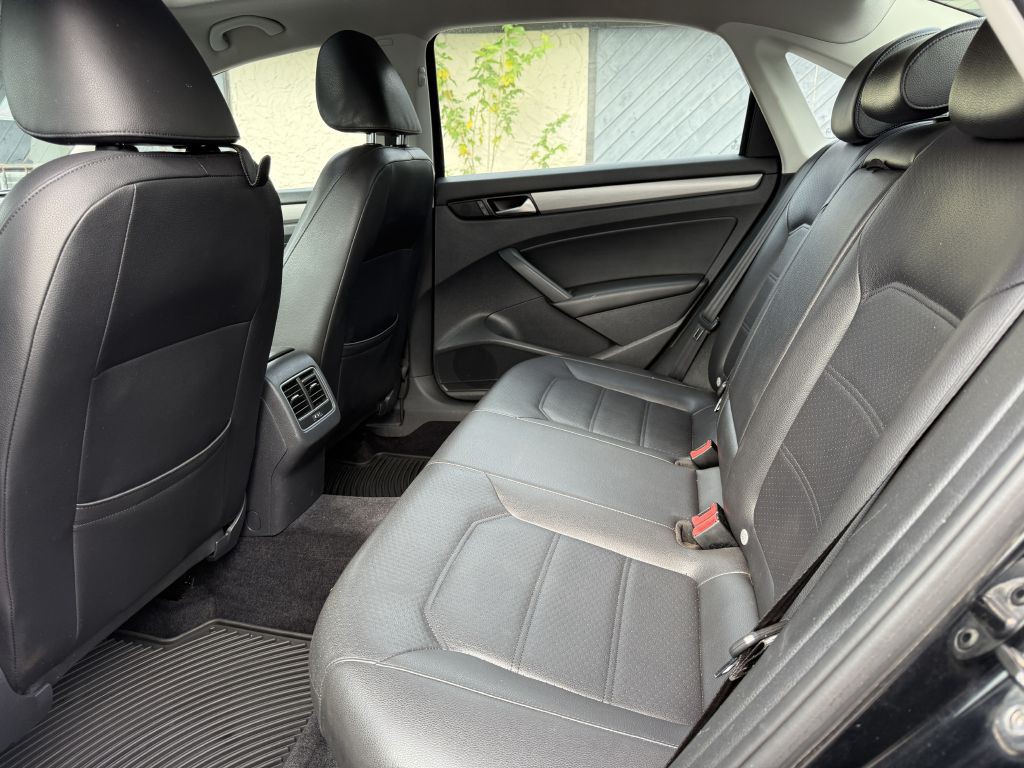 2014 Volkswagen Passat Image 11
