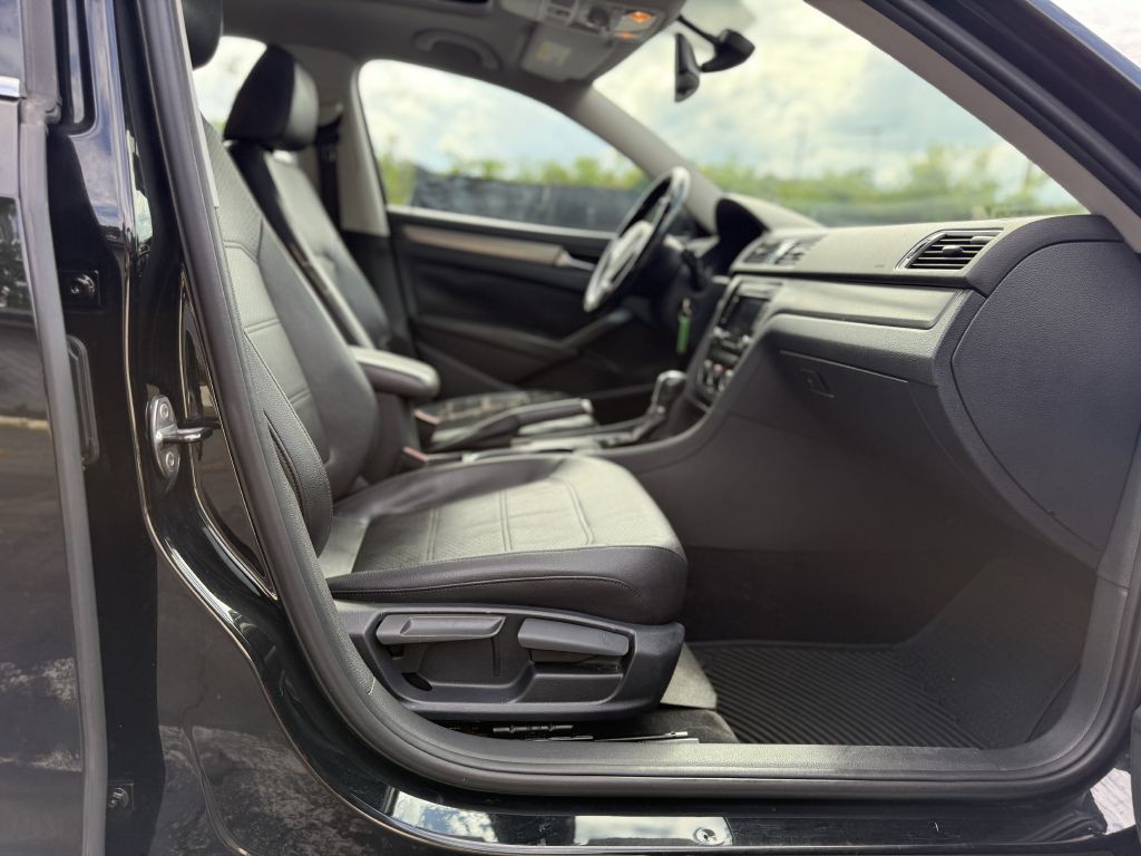 2014 Volkswagen Passat Image 15