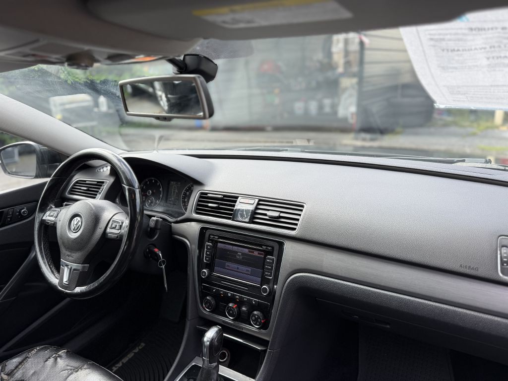 2014 Volkswagen Passat Image 16
