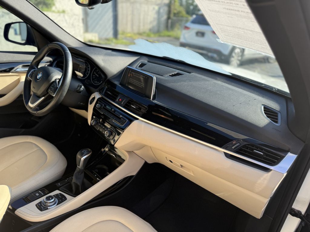 2016 BMW X1 Image 16