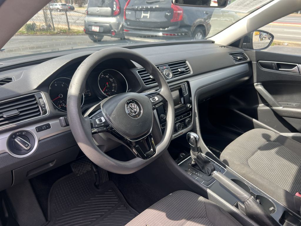 2016 Volkswagen Passat Image 9
