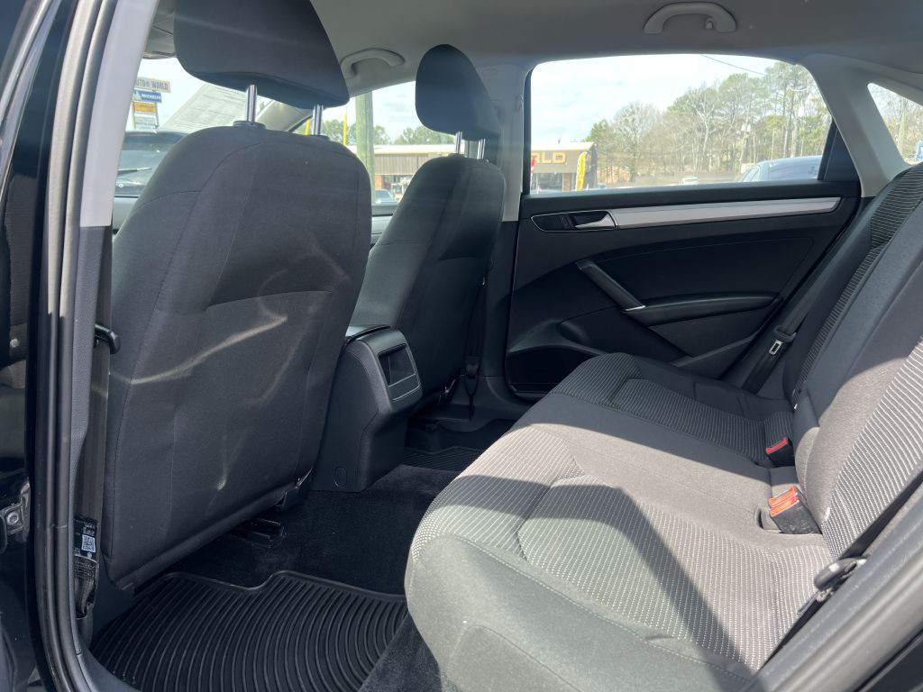 2016 Volkswagen Passat Image 11