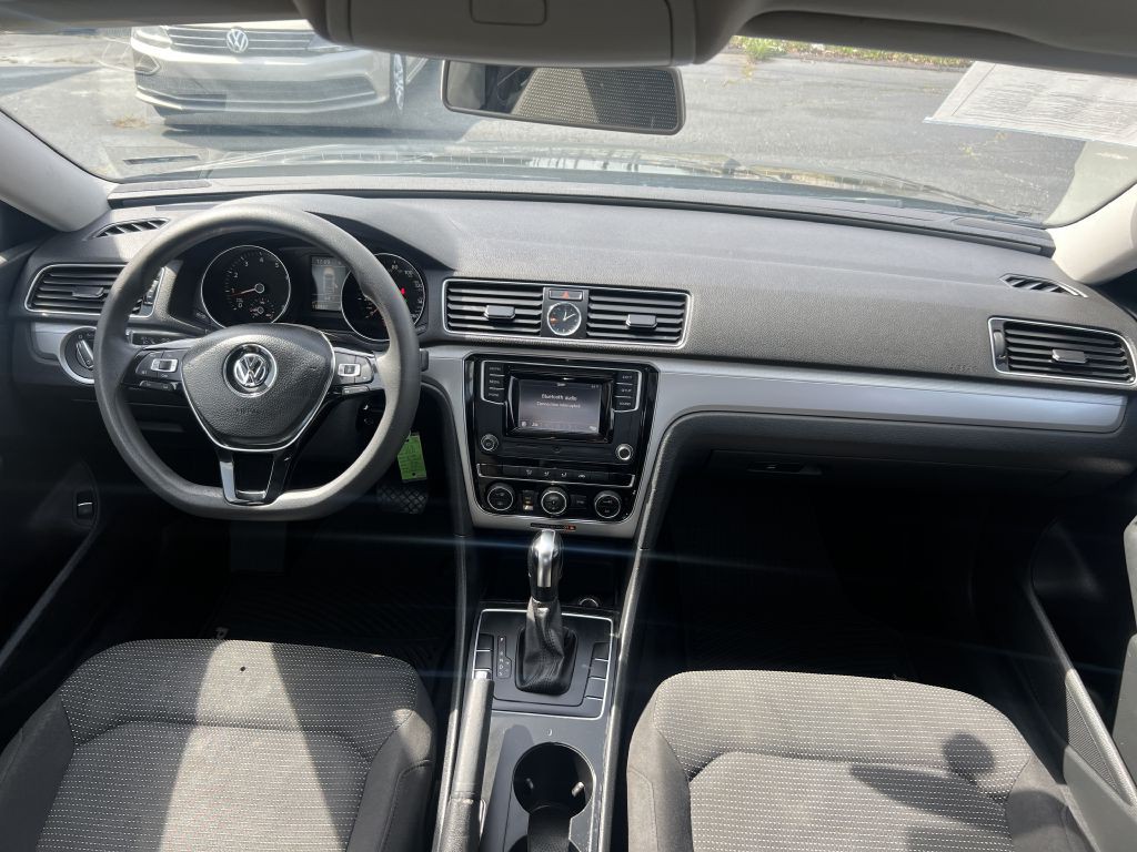 2016 Volkswagen Passat Image 14