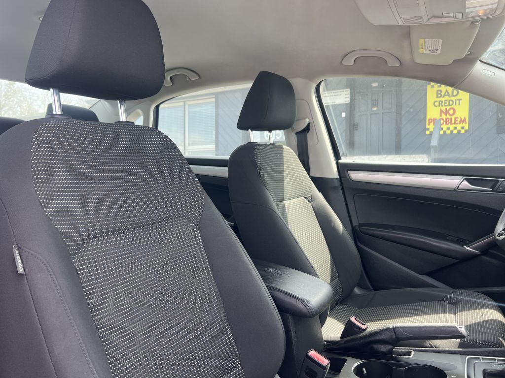 2016 Volkswagen Passat Image 17