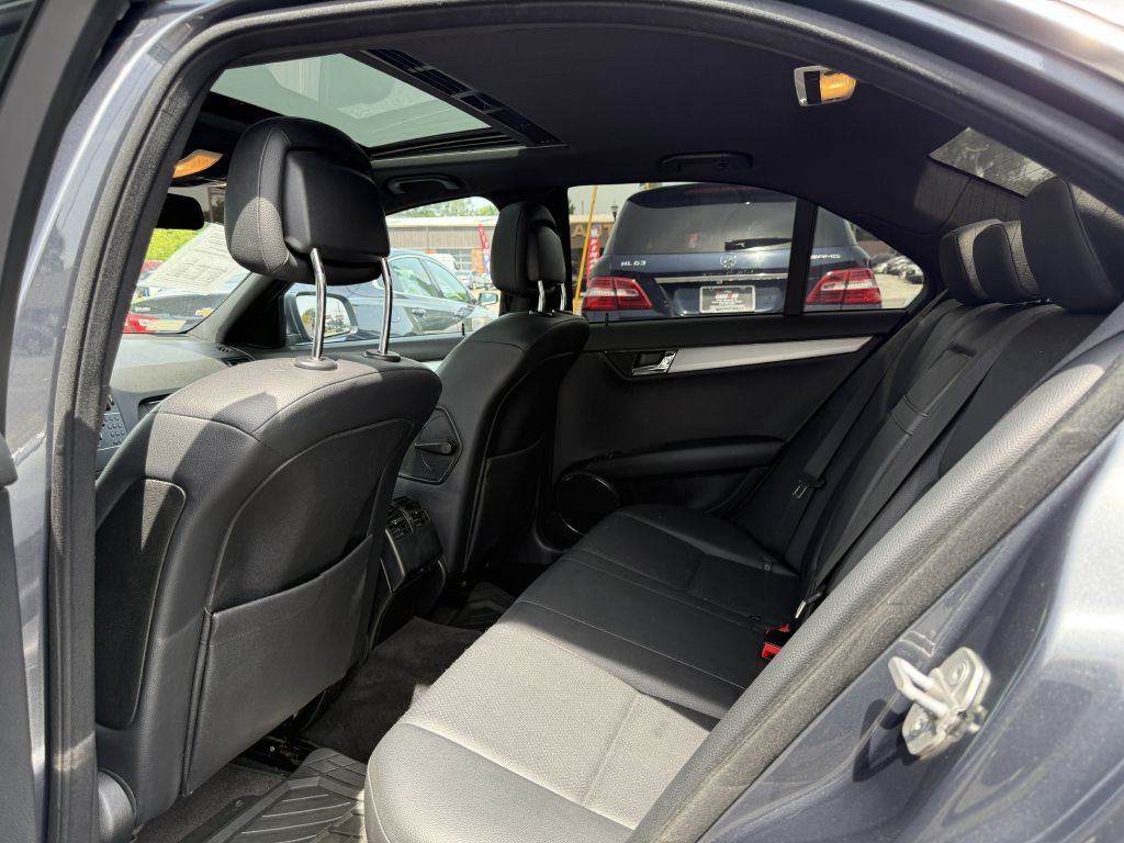 2009 Mercedes-Benz C-Class Image 11
