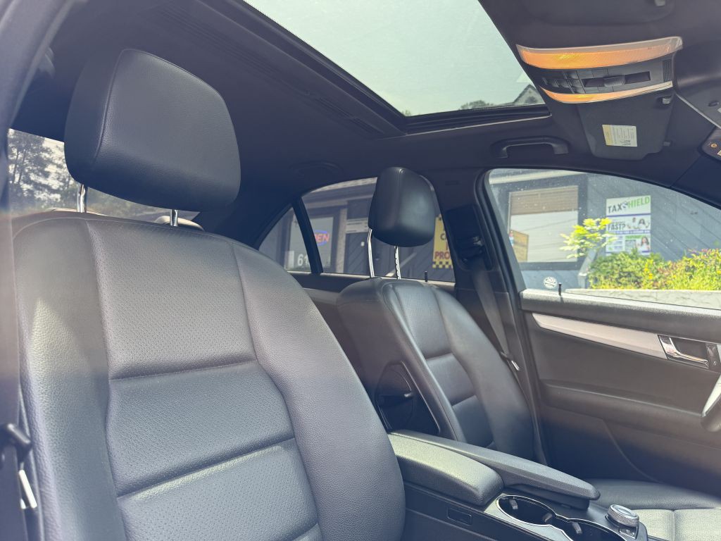 2009 Mercedes-Benz C-Class Image 17