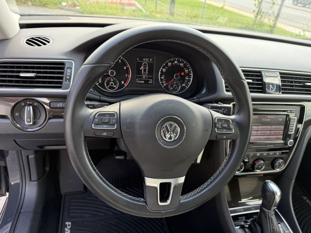 2014 Volkswagen Passat Image 8