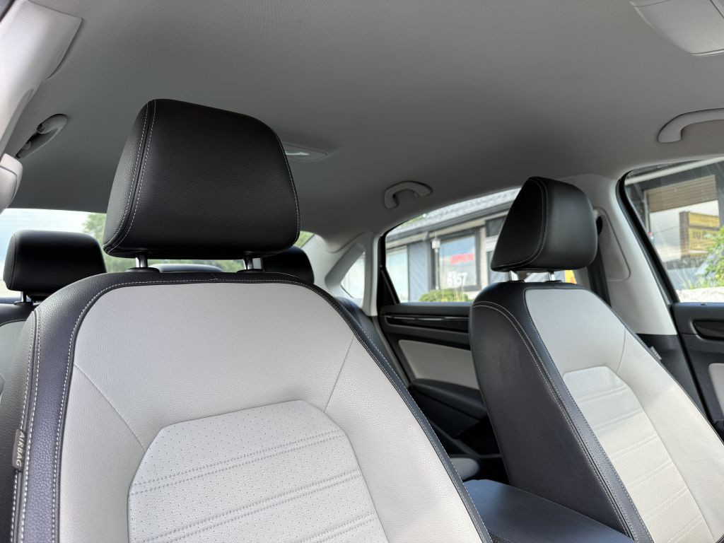 2014 Volkswagen Passat Image 17