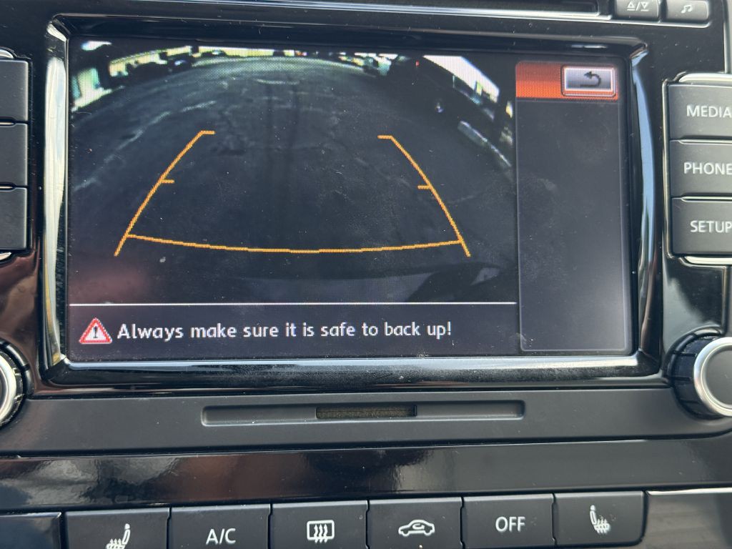 2014 Volkswagen Passat Image 20