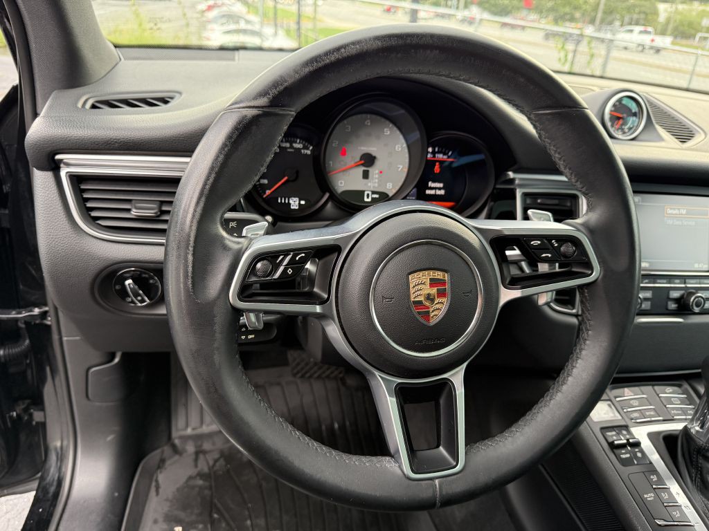2015 Porsche Macan Image 9