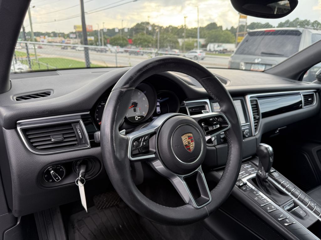 2015 Porsche Macan Image 10