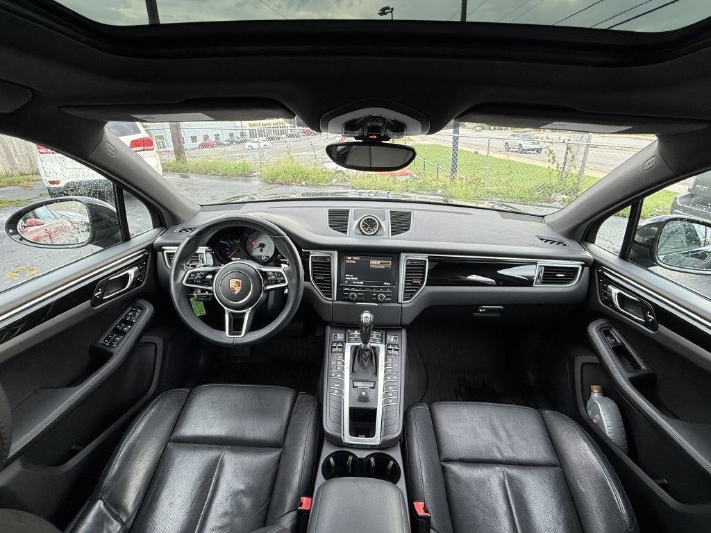 2015 Porsche Macan Image 15