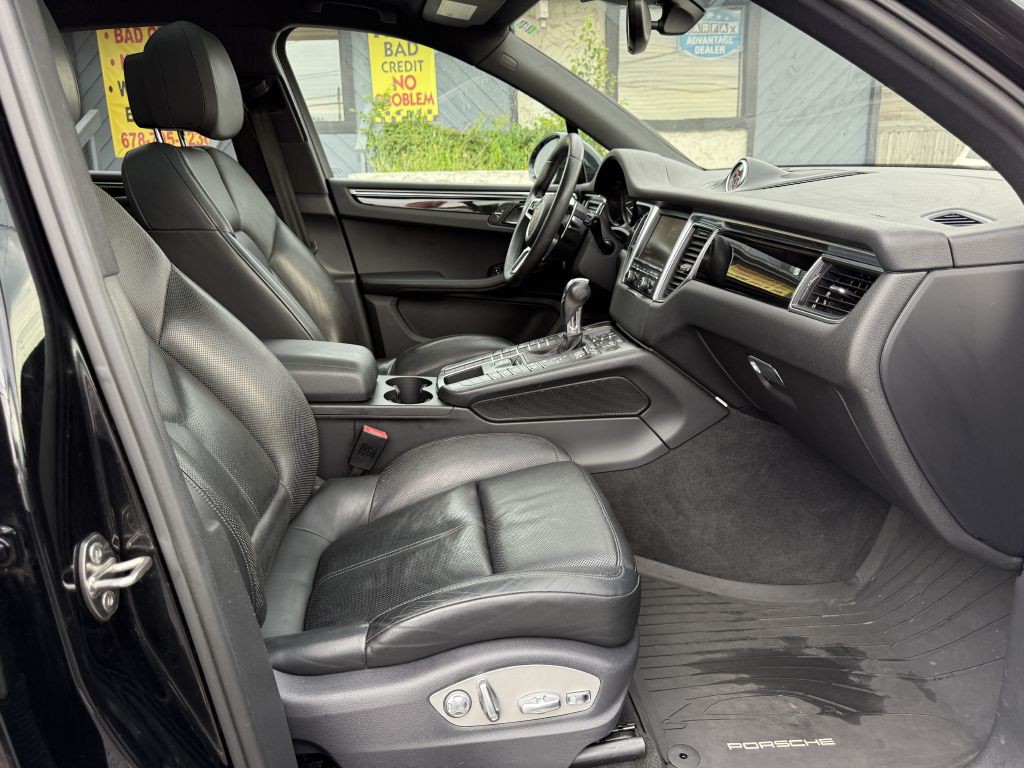 2015 Porsche Macan Image 17