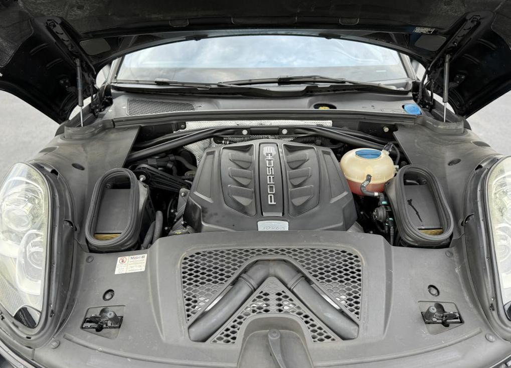 2015 Porsche Macan Image 21