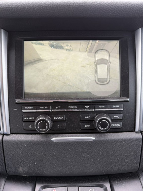 2015 Porsche Macan Image 22