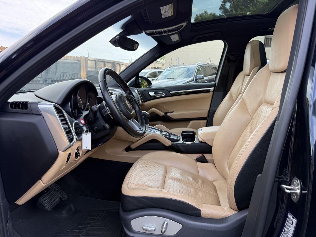 2016 Porsche Cayenne Image 8