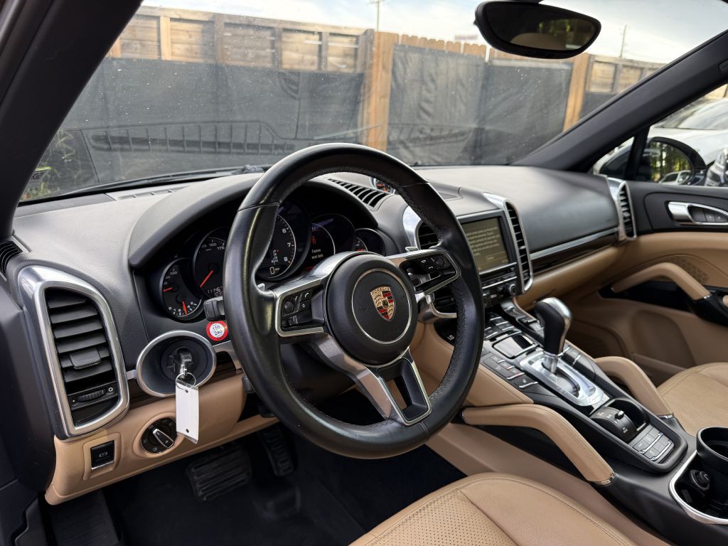 2016 Porsche Cayenne Image 11