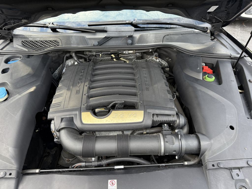 2016 Porsche Cayenne Image 21