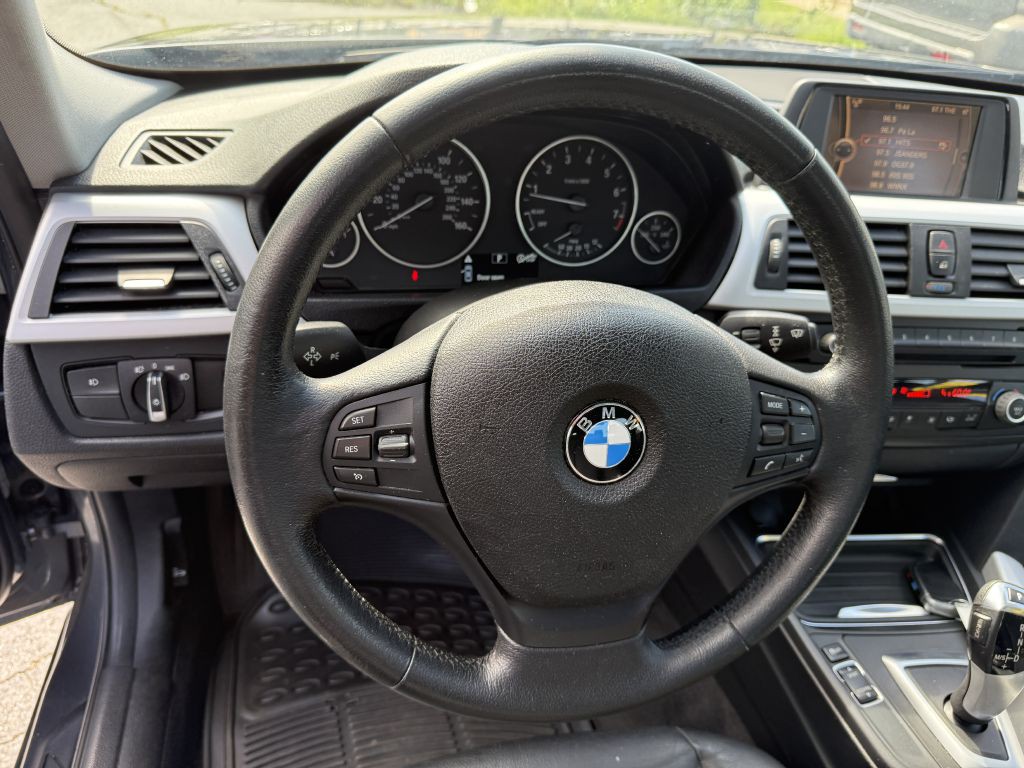 2013 BMW 3 Series Image 9