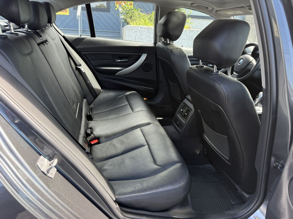 2013 BMW 3 Series Image 14