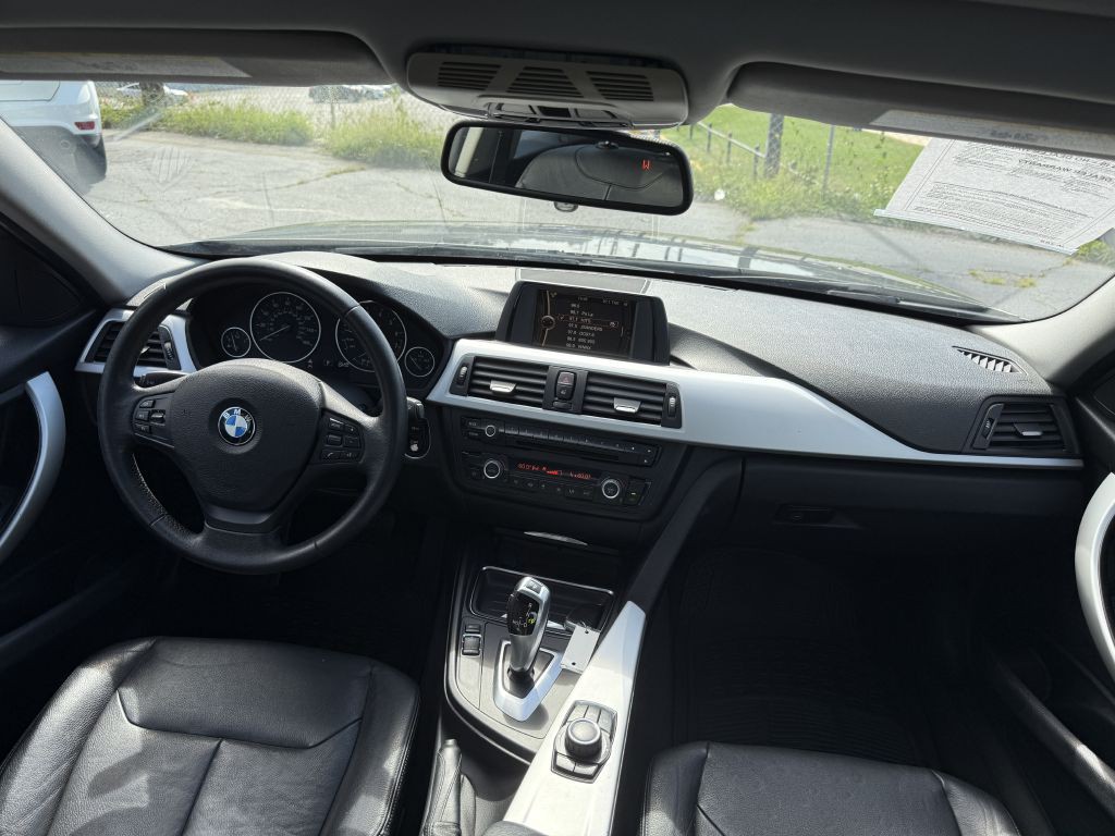 2013 BMW 3 Series Image 15