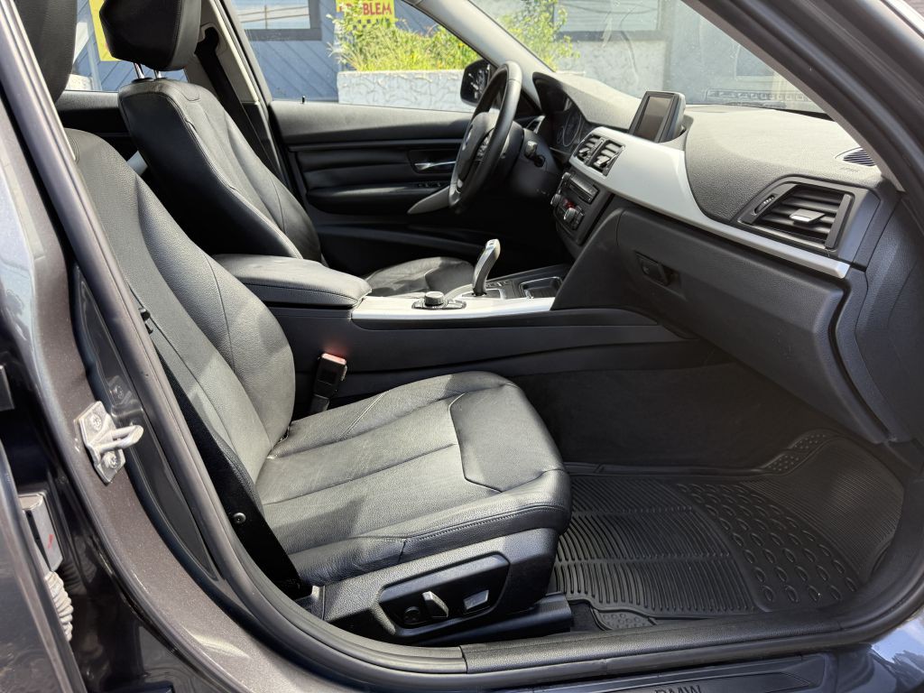 2013 BMW 3 Series Image 16