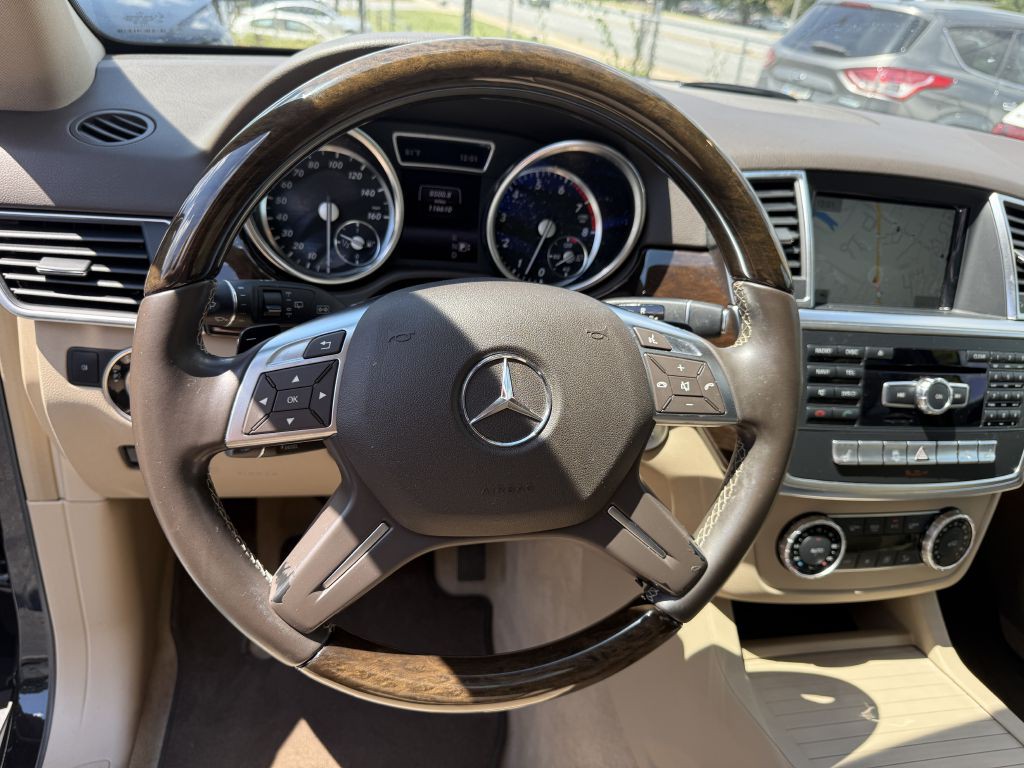 2015 Mercedes-Benz M-Class Image 9