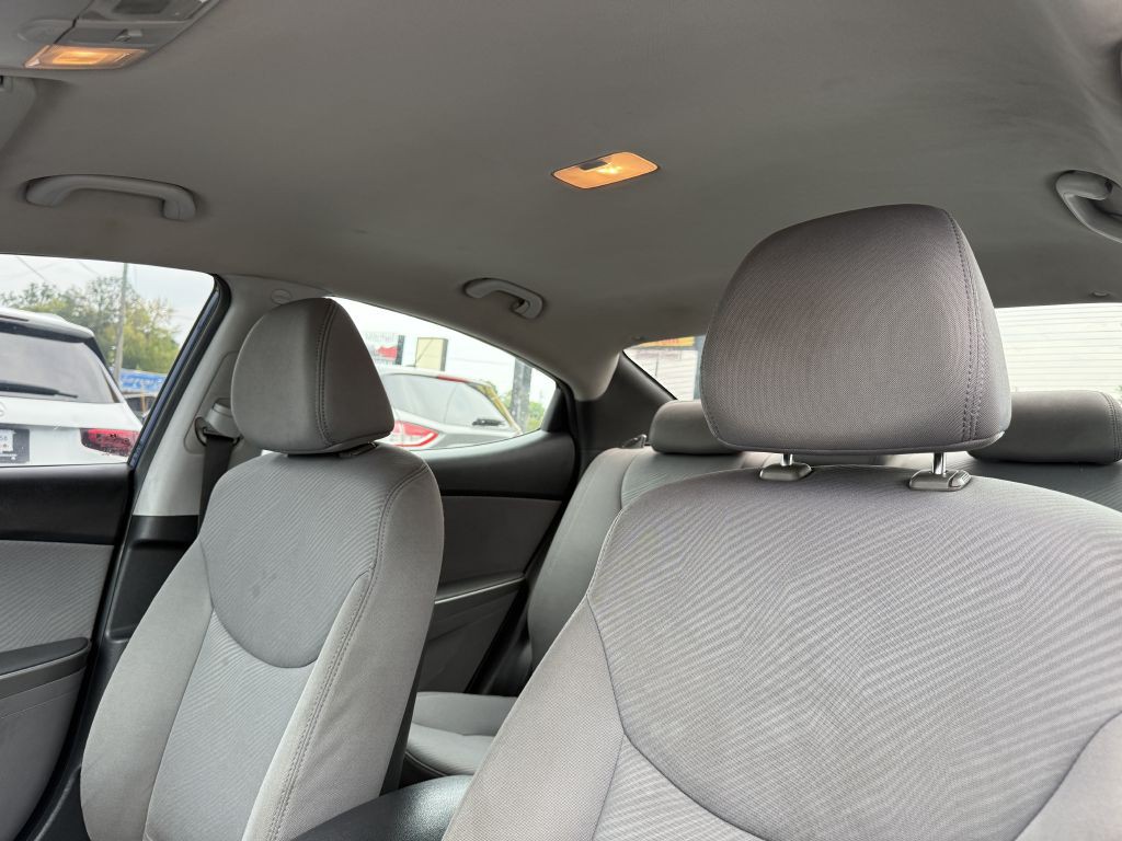 2013 Hyundai Elantra Image 10