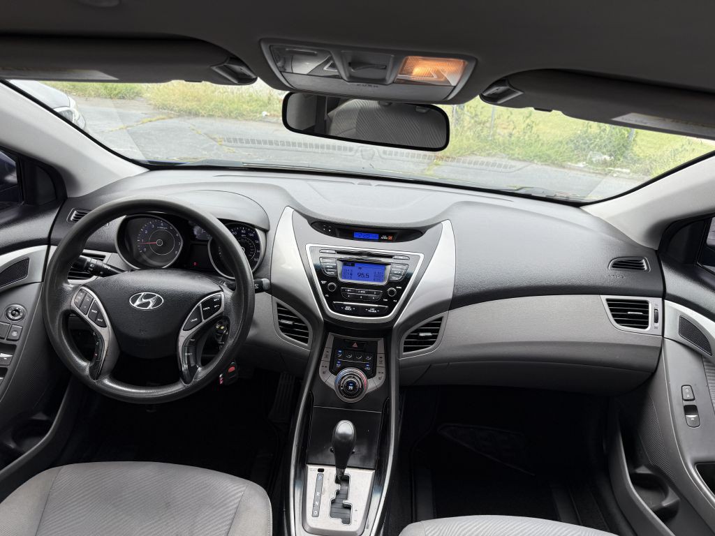 2013 Hyundai Elantra Image 14