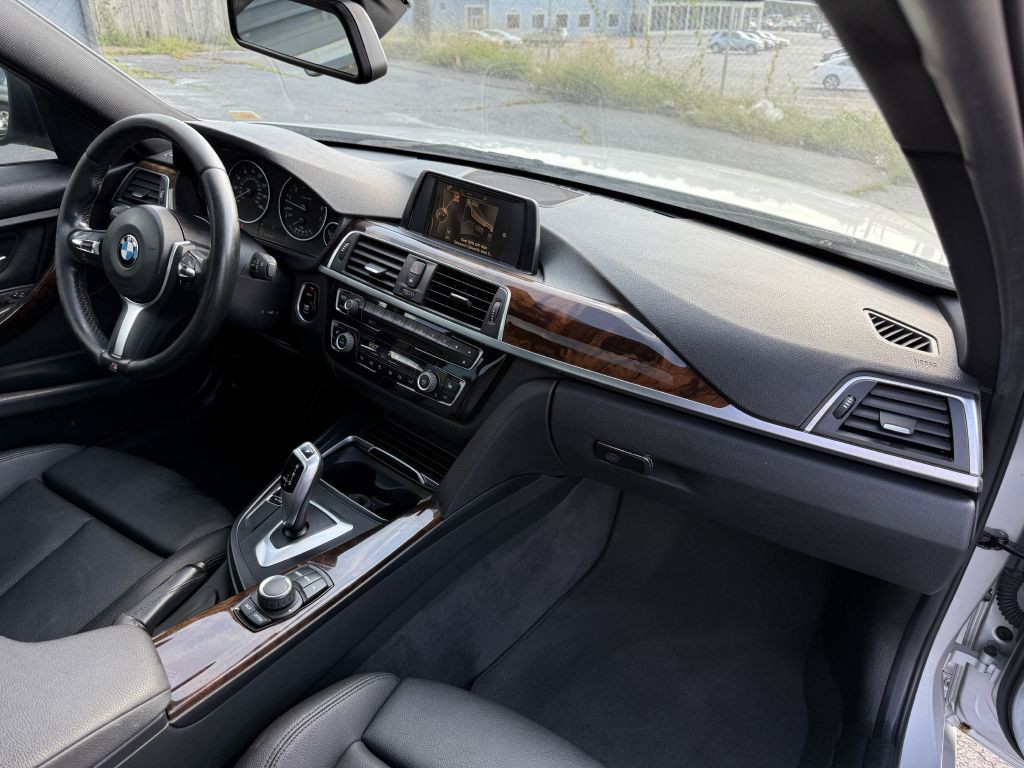 2016 BMW 3 Series Image 17