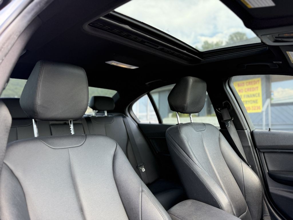 2016 BMW 3 Series Image 18