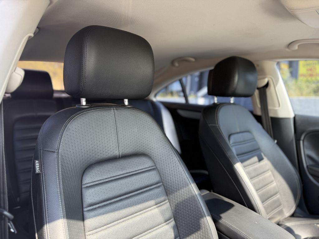 2013 Volkswagen CC Image 18
