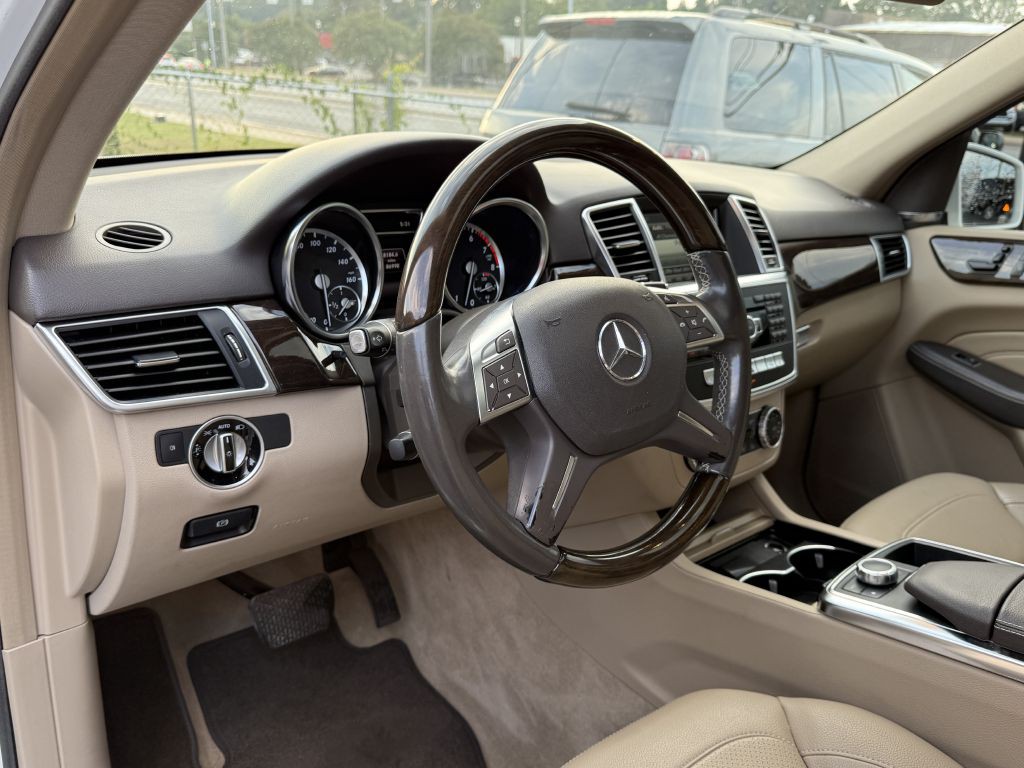 2015 Mercedes-Benz M-Class Image 9