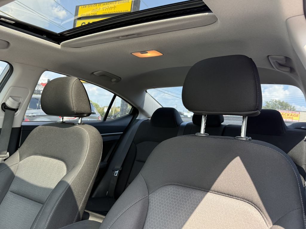 2017 Hyundai Elantra Image 11