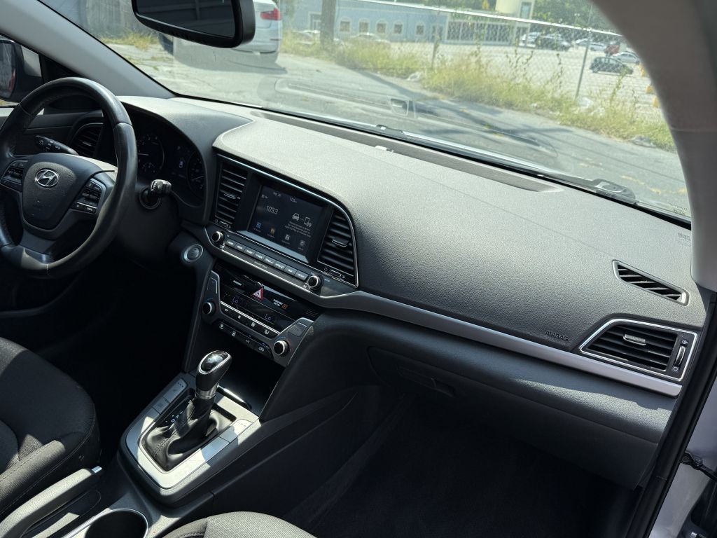 2017 Hyundai Elantra Image 17