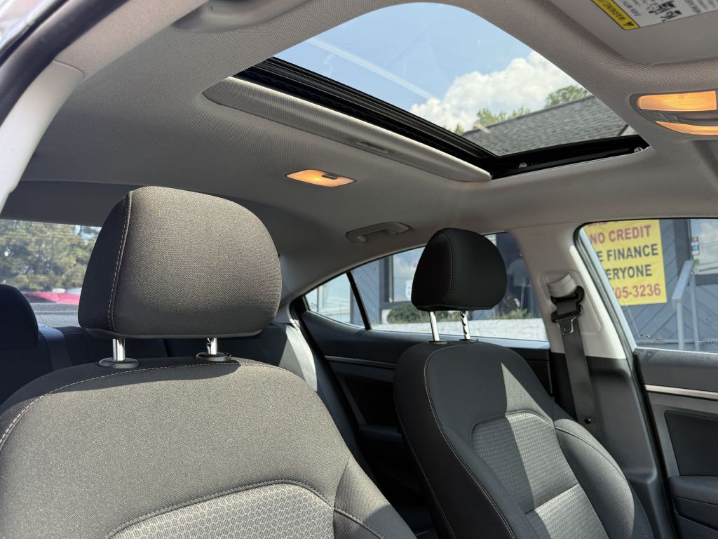 2017 Hyundai Elantra Image 18
