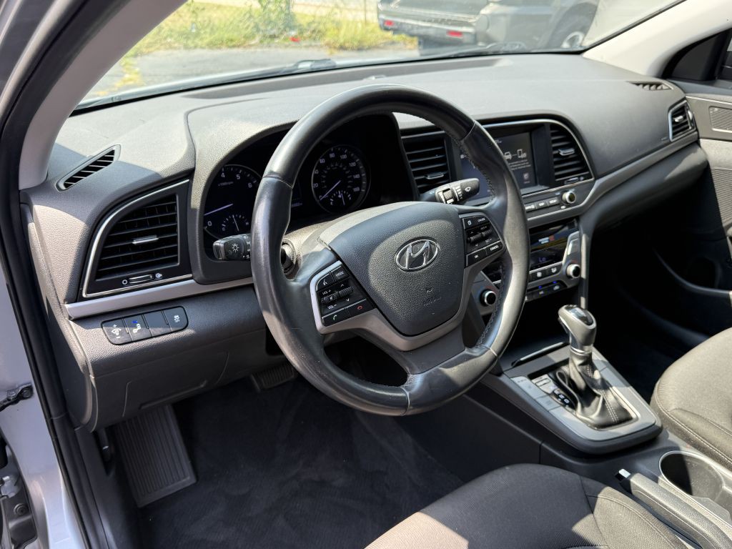2017 Hyundai Elantra Image 11