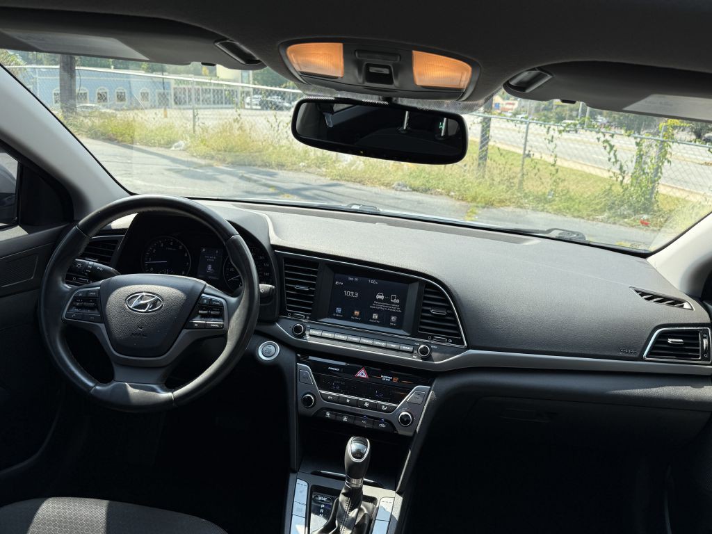 2017 Hyundai Elantra Image 16